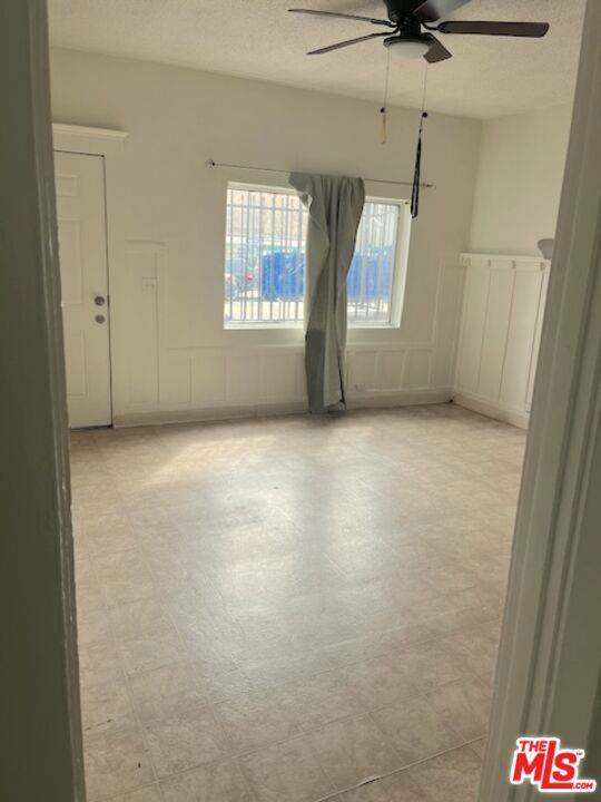 Los Angeles, CA 90037,5305 S Hoover ST