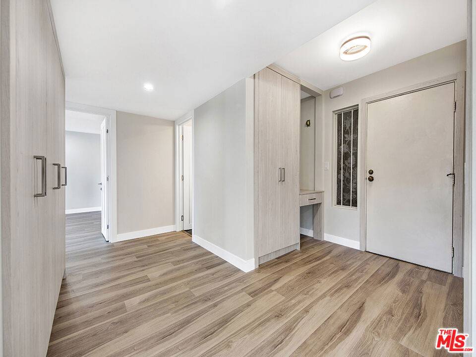 Glendale, CA 91202,1325 Valley View RD #201