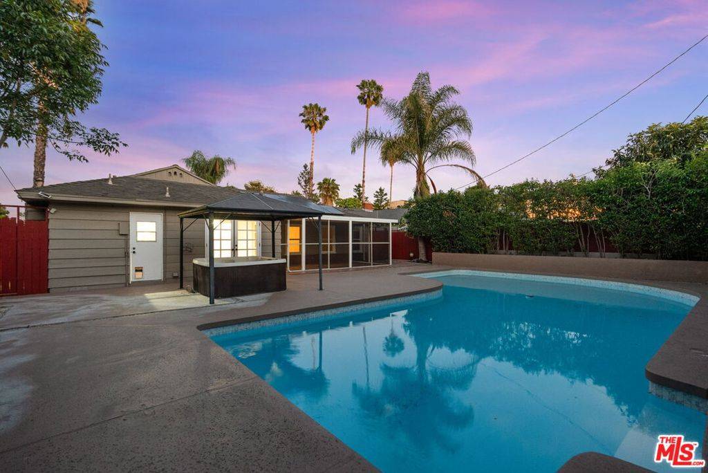 Toluca Lake, CA 91601,4833 Denny AVE