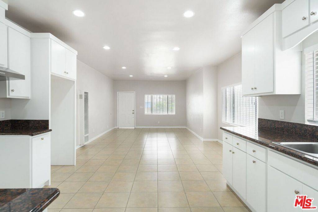 Los Angeles, CA 90011,1401 E 41st PL