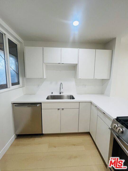 Los Angeles, CA 90049,11635 Mayfield AVE #8
