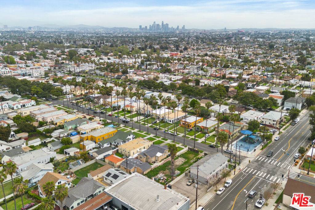 Los Angeles, CA 90043,4719 8th AVE