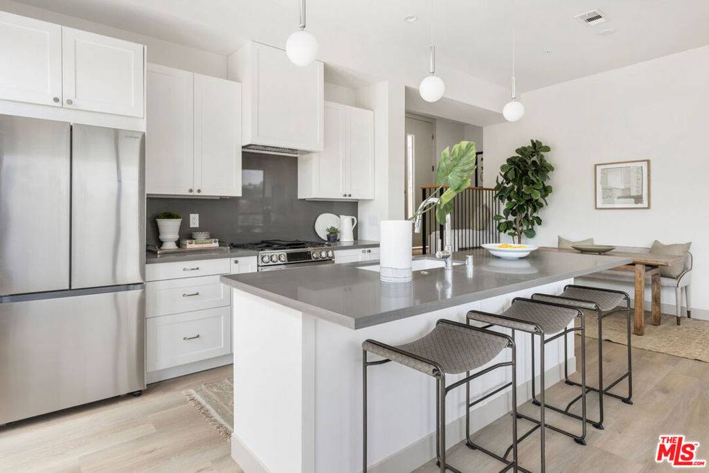 Los Angeles, CA 90042,172 S Avenue 58