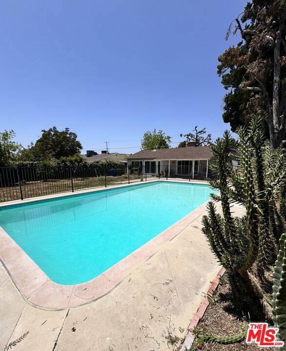 Northridge, CA 91325,8936 Balboa BLVD