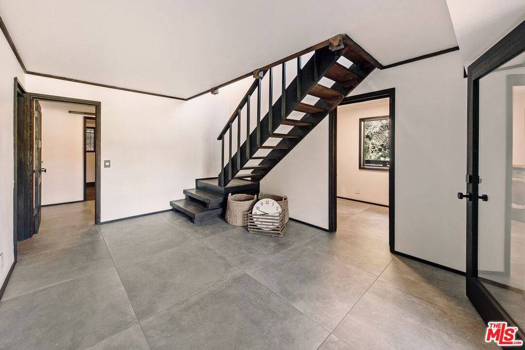 Calabasas, CA 91302,625 Reithe AVE
