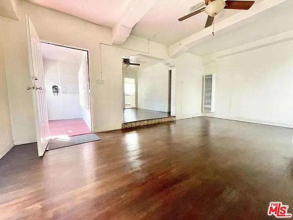 Los Angeles, CA 90035,8761 Cashio ST