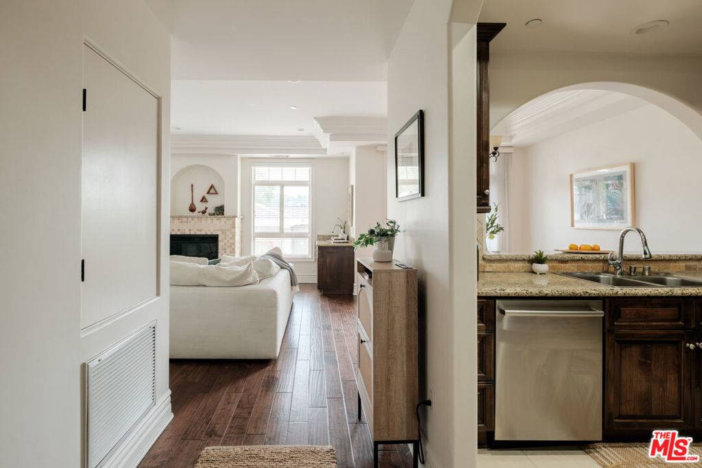 Studio City, CA 91602,11582 Moorpark ST #204