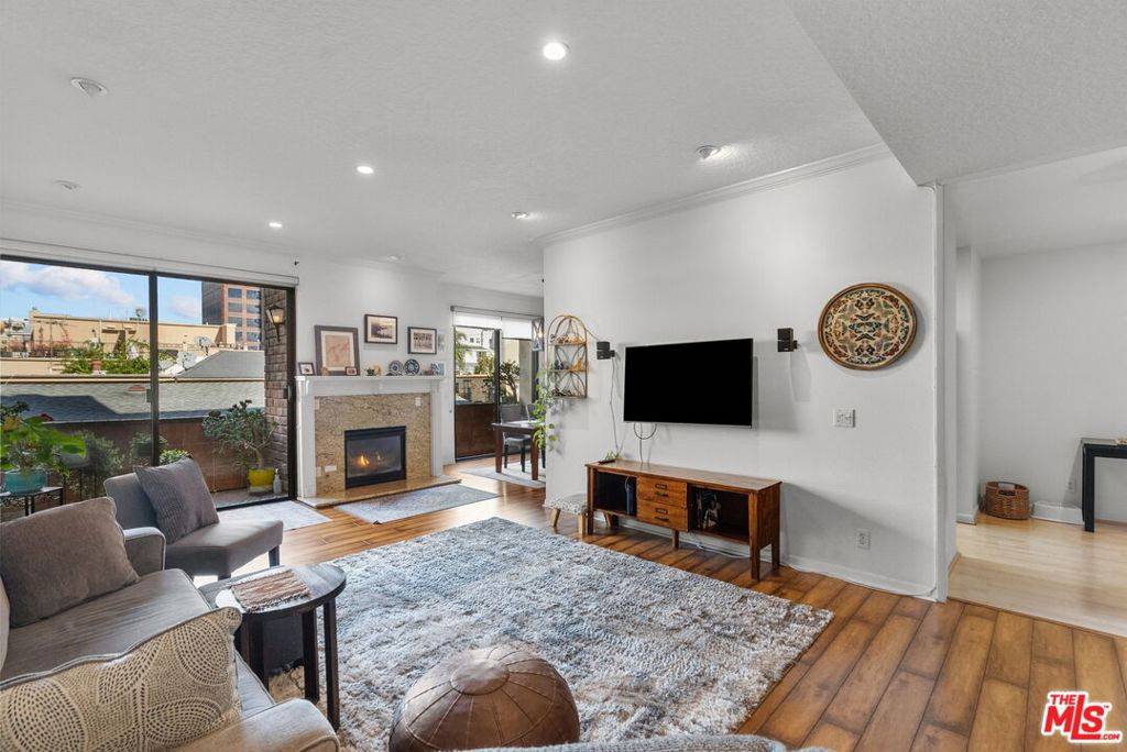 Los Angeles, CA 90025,1271 Granville AVE #307