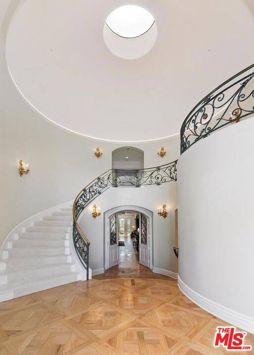 Los Angeles, CA 90077,2327 Weybridge LN