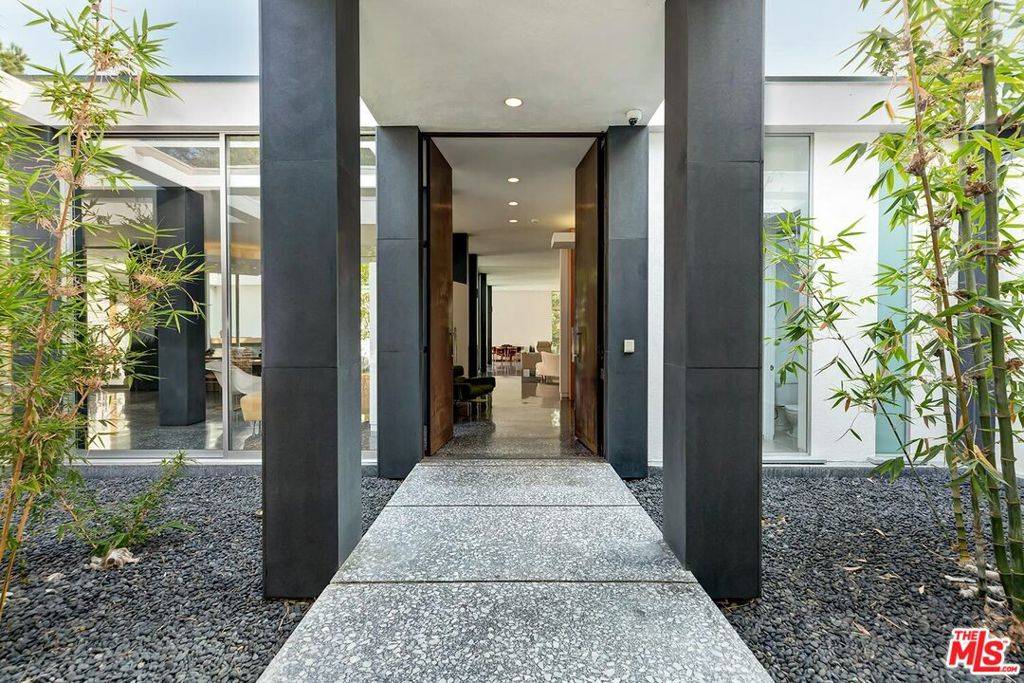 Beverly Hills, CA 90210,1163 Calle Vista DR