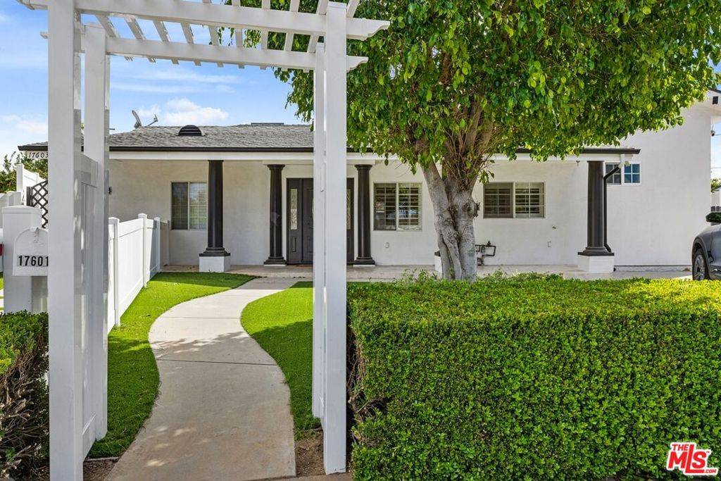 Van Nuys, CA 91406,17601 Caprino PL