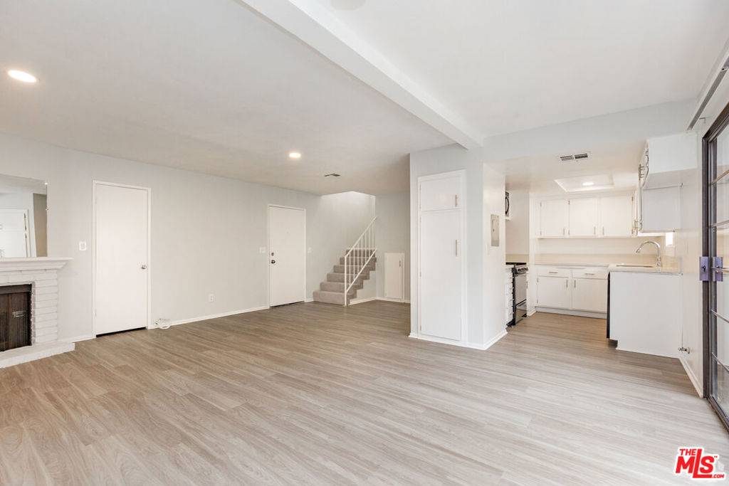 Agoura Hills, CA 91301,5307 Colodny DR