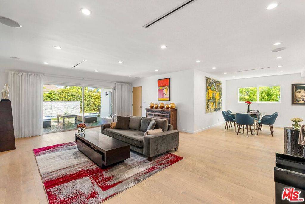 Valley Village, CA 91607,5860 Alcove AVE
