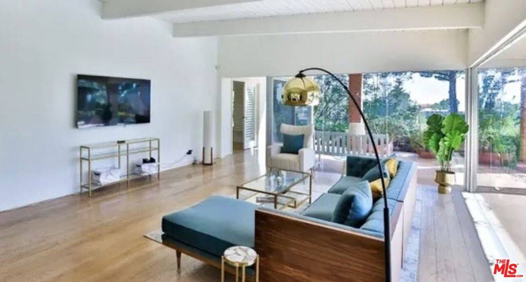 Los Angeles, CA 90077,2042 Linda Flora DR
