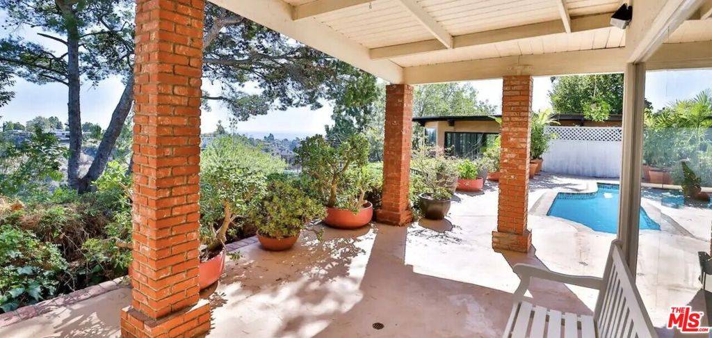 Los Angeles, CA 90077,2042 Linda Flora DR