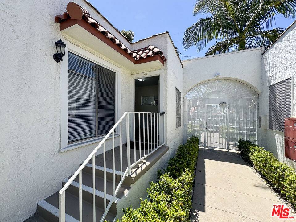 Los Angeles, CA 90027,4517 Franklin AVE