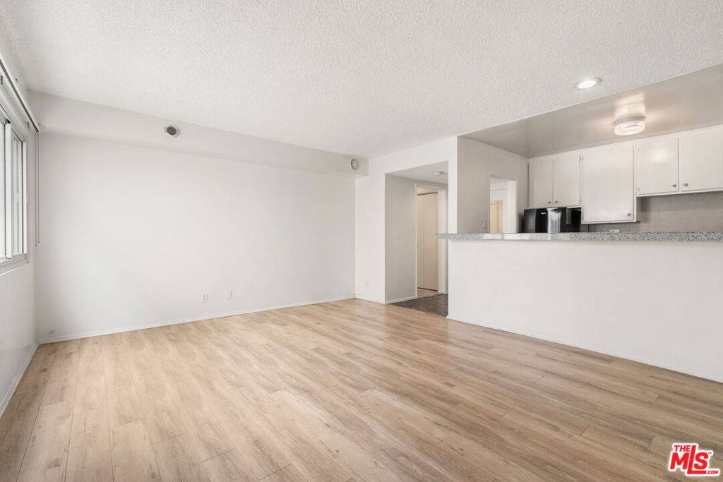 Playa Del Rey, CA 90293,8148 Redlands ST #104