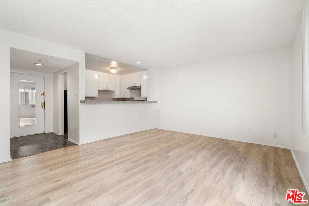 Playa Del Rey, CA 90293,8148 Redlands ST #104