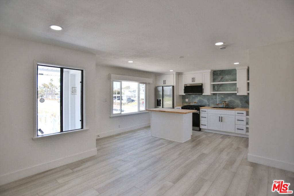 Sunset Beach, CA 92649,17165 Pacific Coast HWY #D4