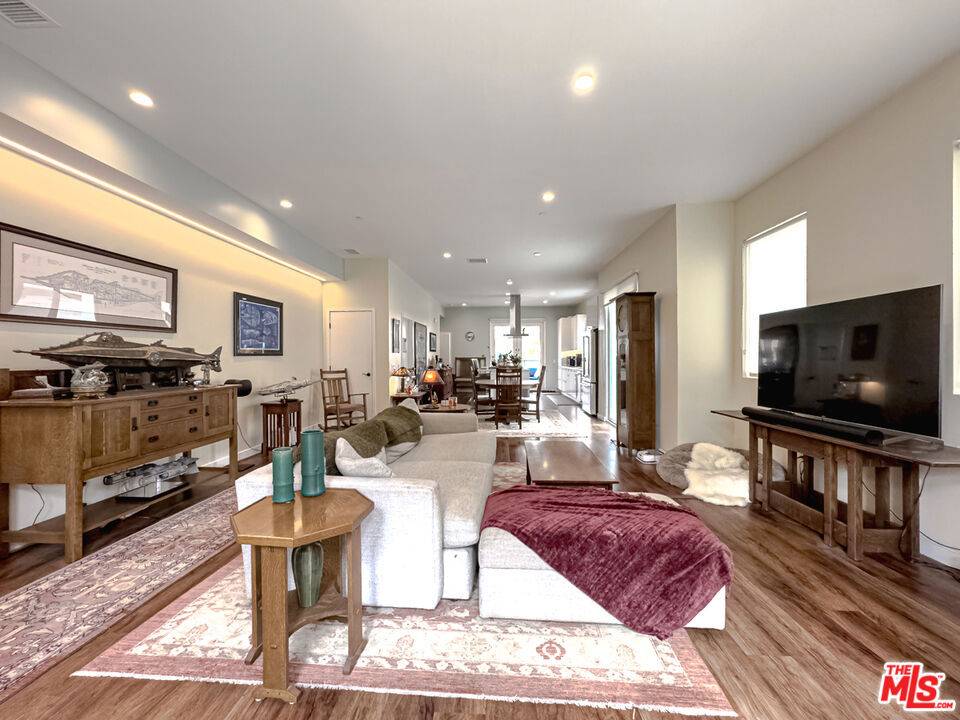 Pasadena, CA 91106,93 N Sierra Bonita AVE #2