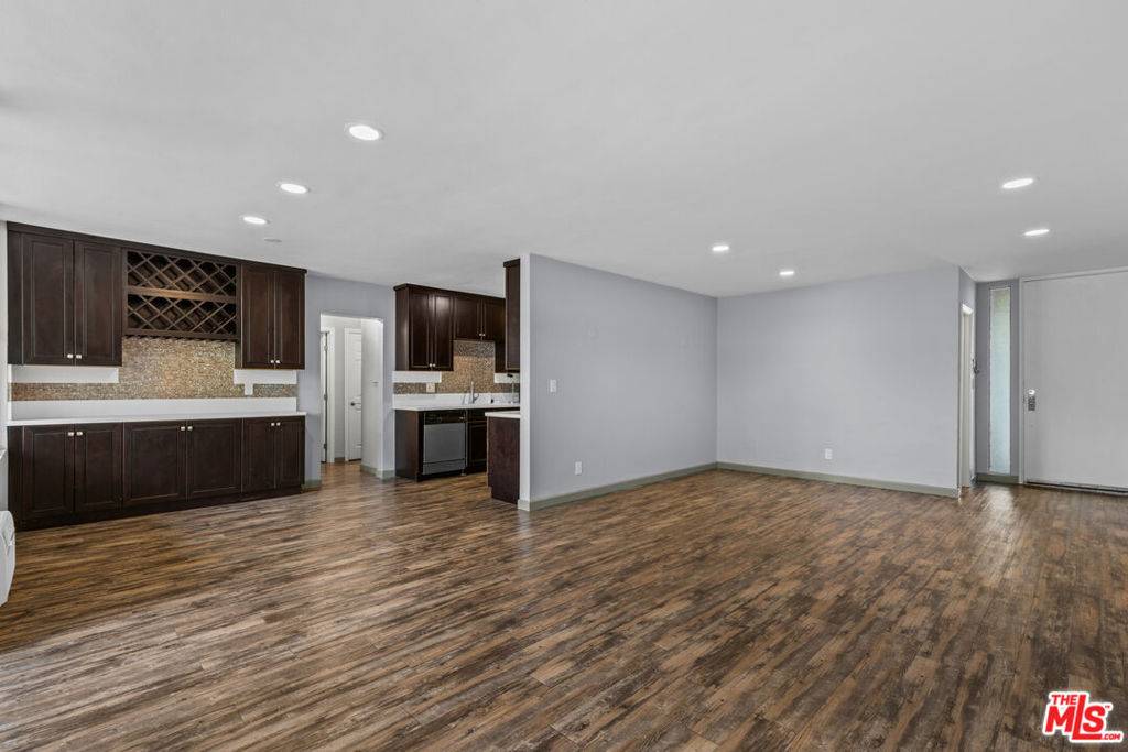West Hollywood, CA 90069,1200 N Flores ST #202