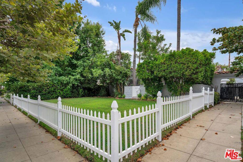 Los Angeles, CA 90036,359 S Highland AVE
