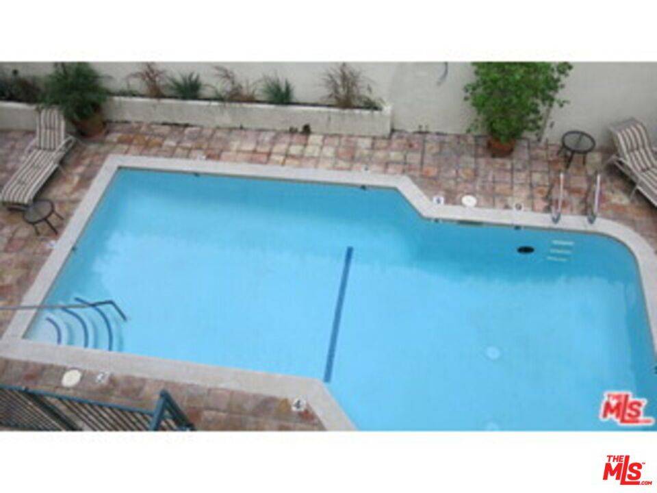 West Hollywood, CA 90069,939 Palm AVE #305