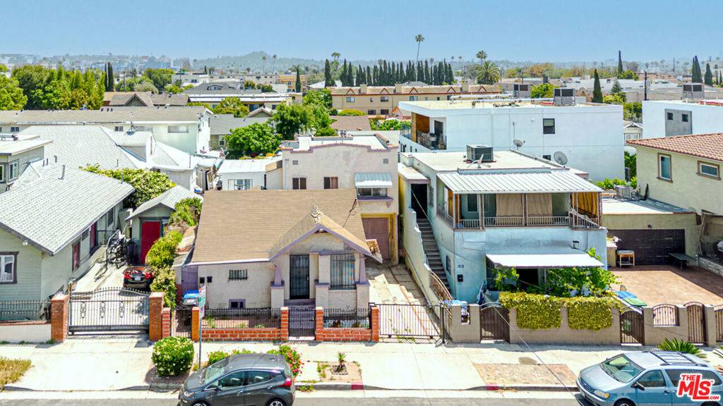 Los Angeles, CA 90029,1216 N Serrano AVE #2