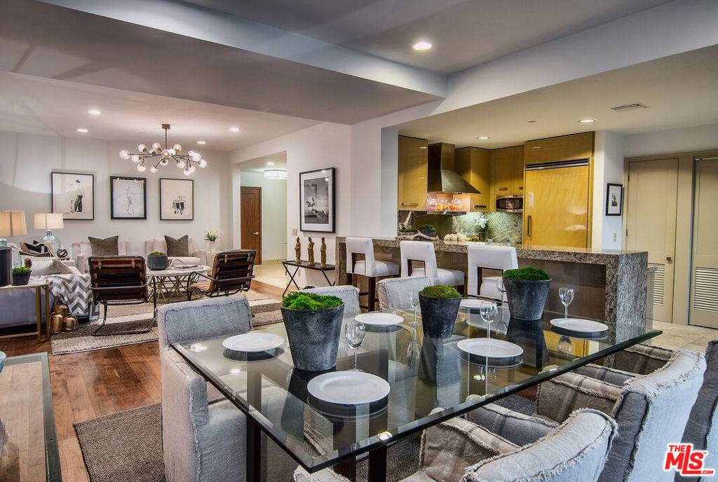 Beverly Hills, CA 90210,447 N Doheny DR #302