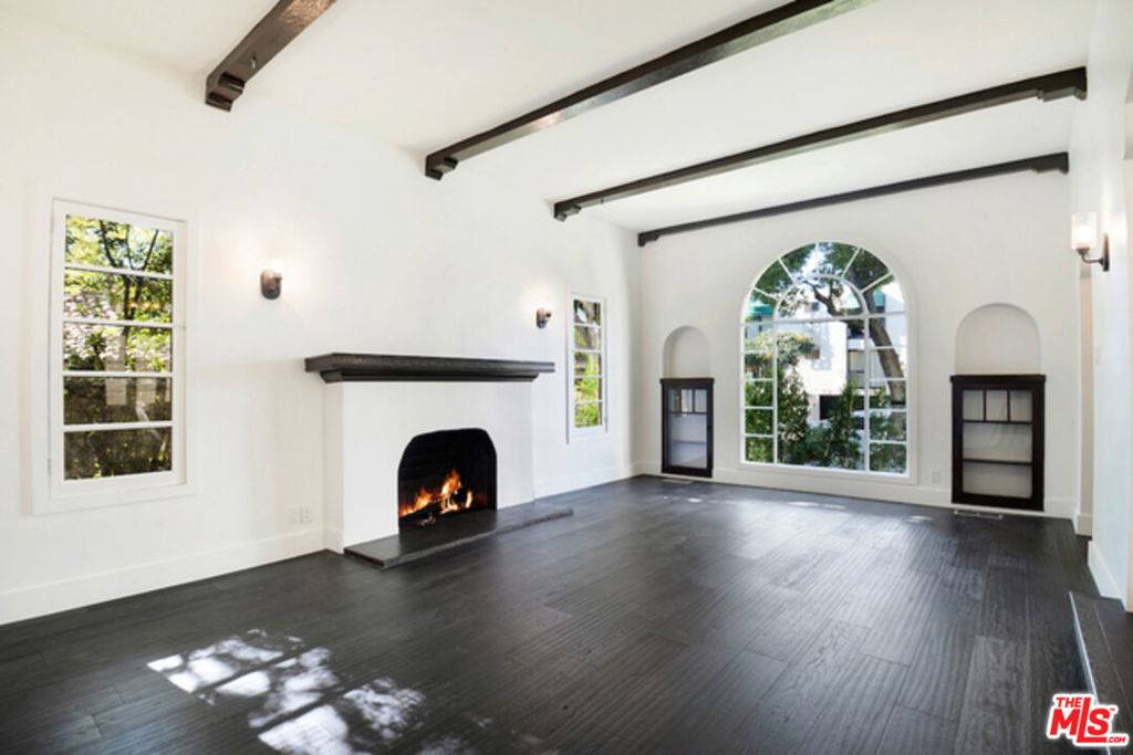 West Hollywood, CA 90046,918 N Genesee AVE