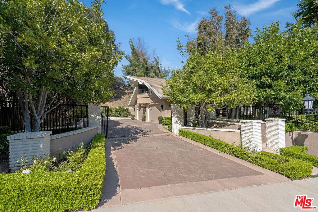 Encino, CA 91436,16101 Valley Meadow PL