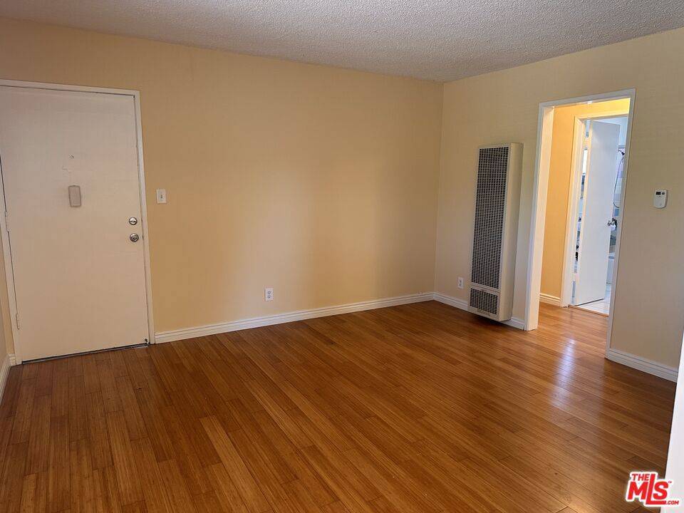 Los Angeles, CA 90066,5411 S Centinela AVE #4