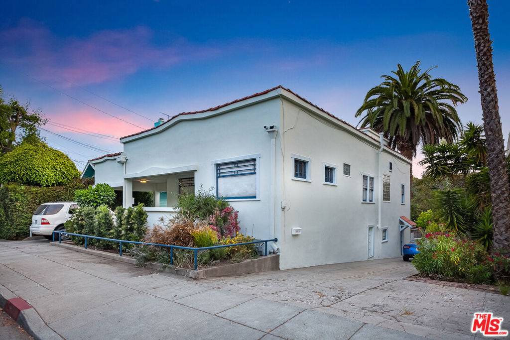Santa Monica, CA 90405,2416 3rd ST