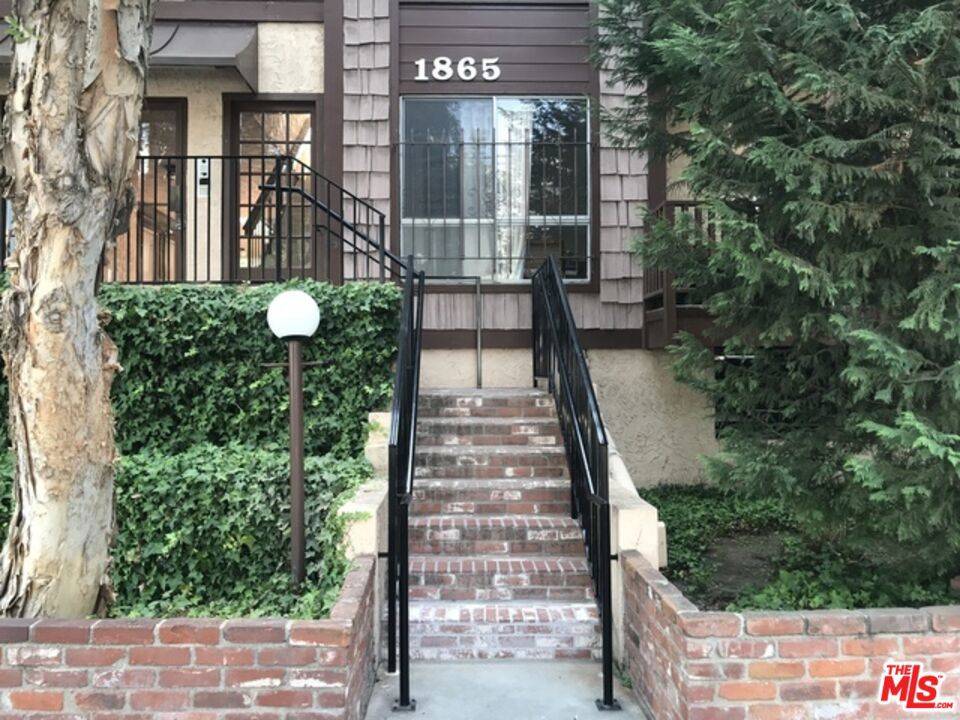 Los Angeles, CA 90025,1865 GREENFIELD AVE #102