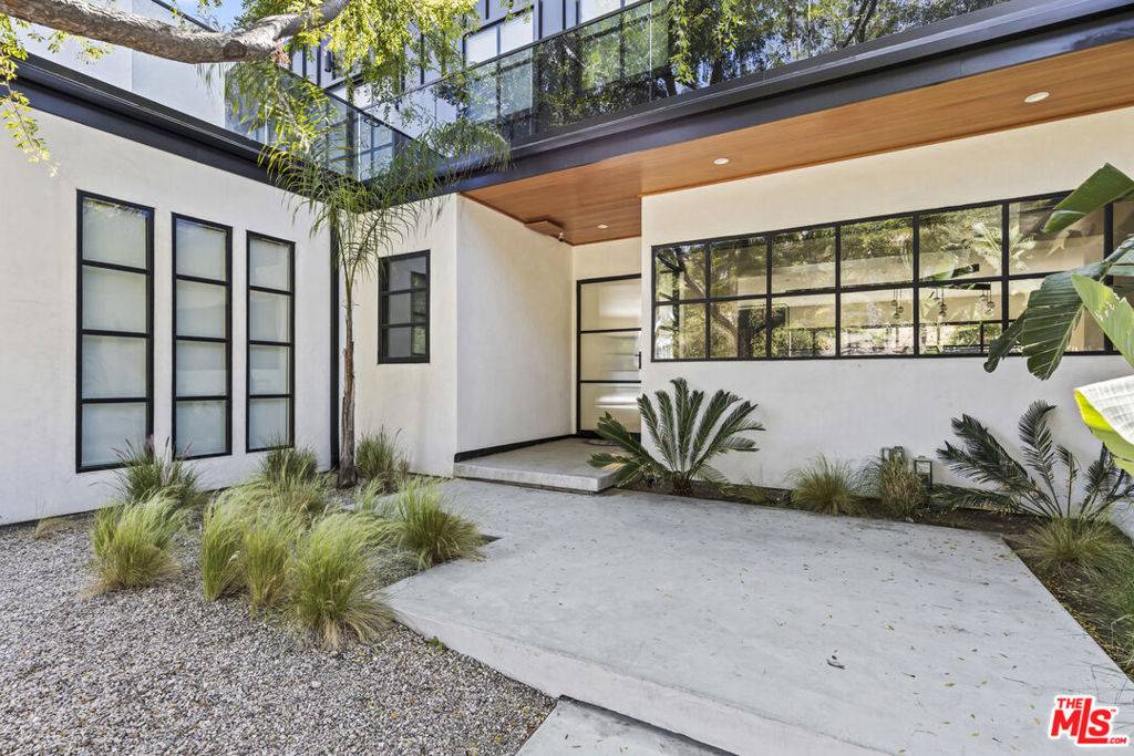 Beverly Hills, CA 90210,1745 San Ysidro DR