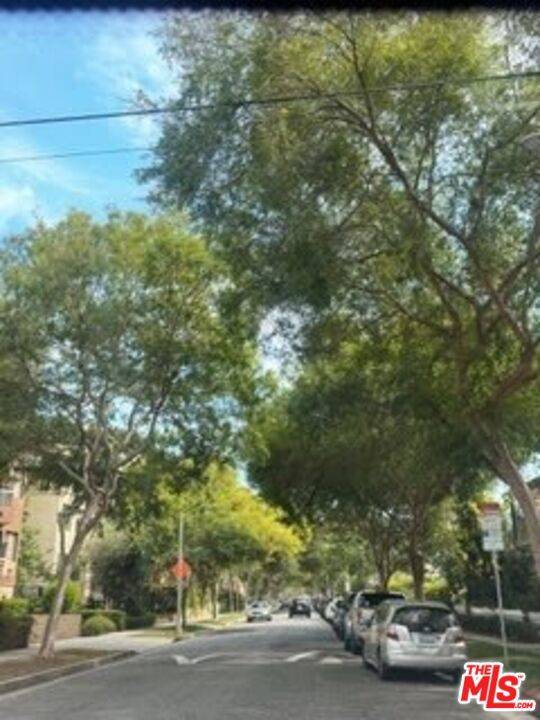 Beverly Hills, CA 90212,133 S Crescent DR #9