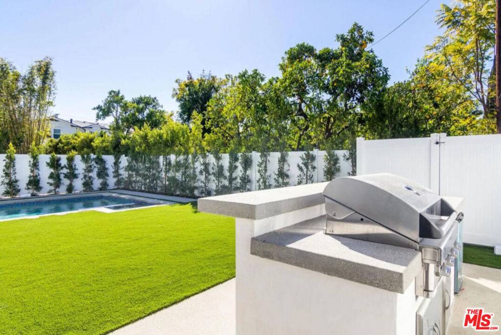 Valley Village, CA 91607,4923 Rhodes AVE