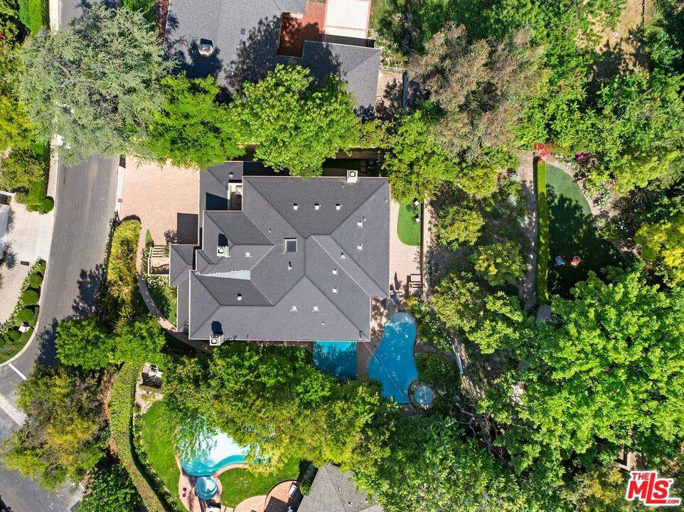 Encino, CA 91316,17710 Karen DR