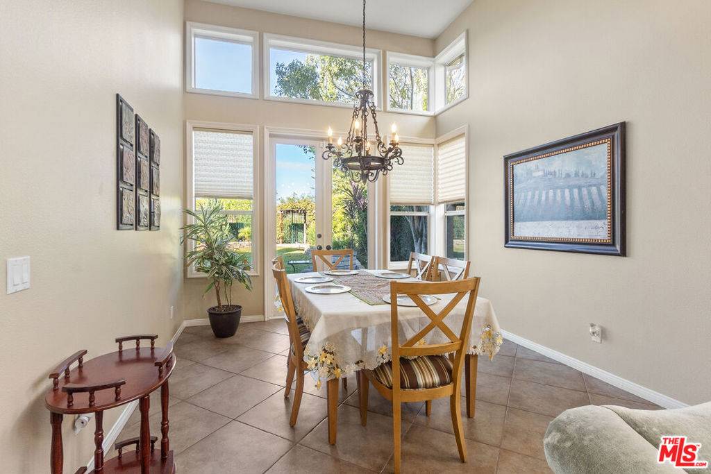 713 Twillin CT Simi Valley, CA 93065