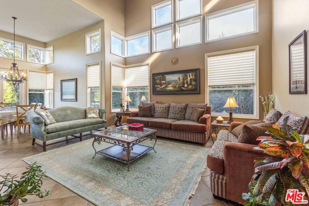 713 Twillin CT Simi Valley, CA 93065
