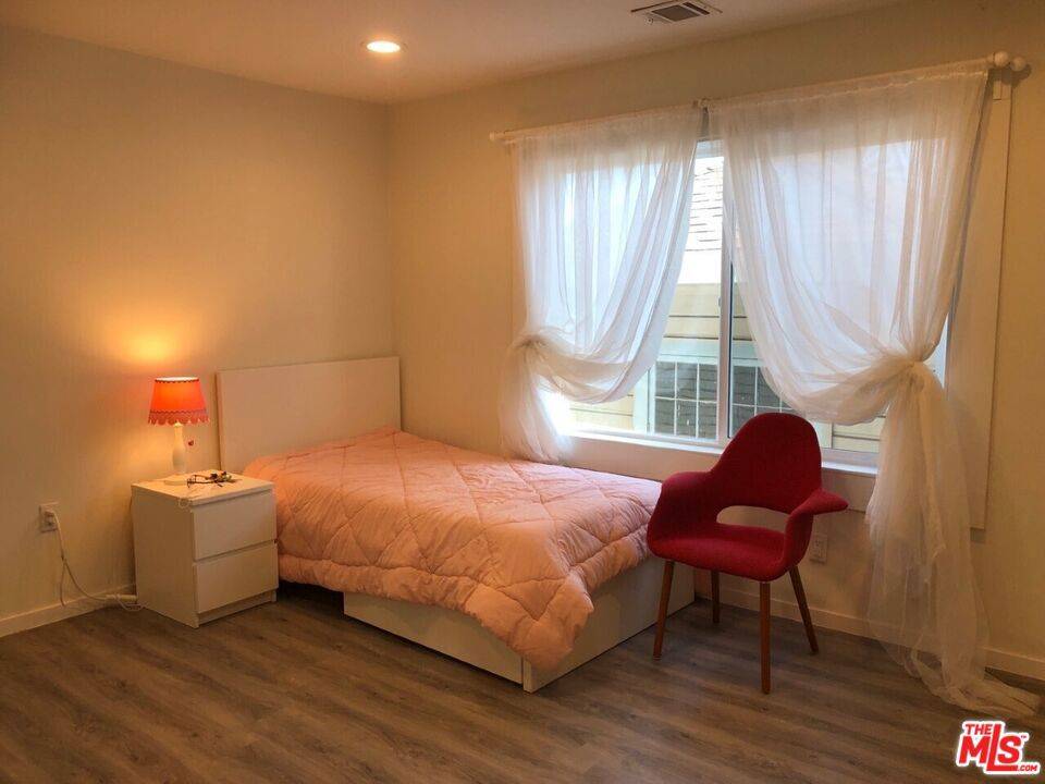 Los Angeles, CA 90004,127 S Serrano AVE #103