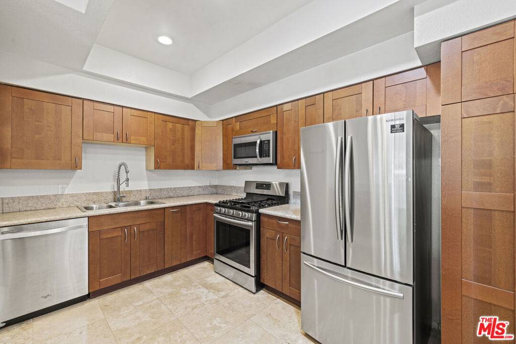 Sherman Oaks, CA 91401,5420 Sylmar AVE #117