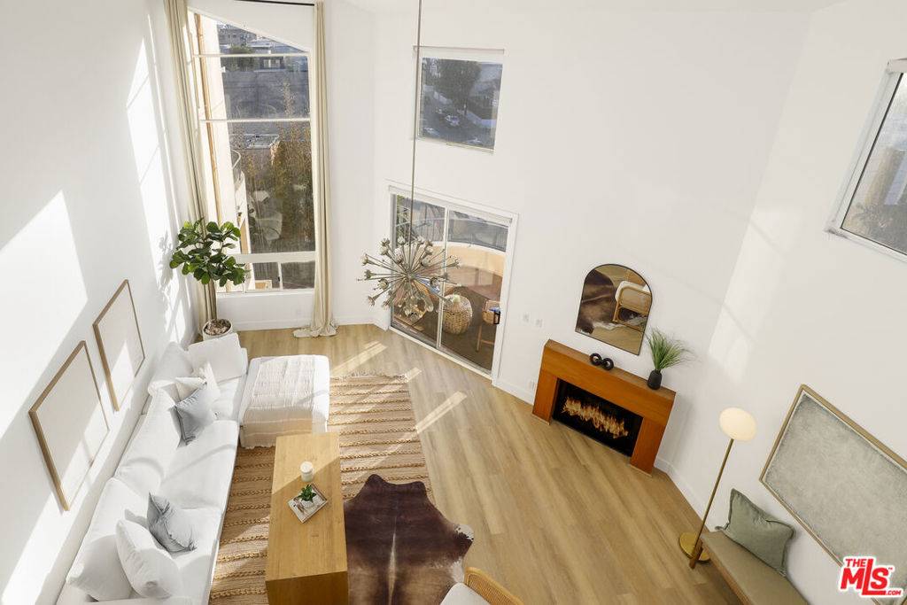 Venice, CA 90291,235 Main ST #321