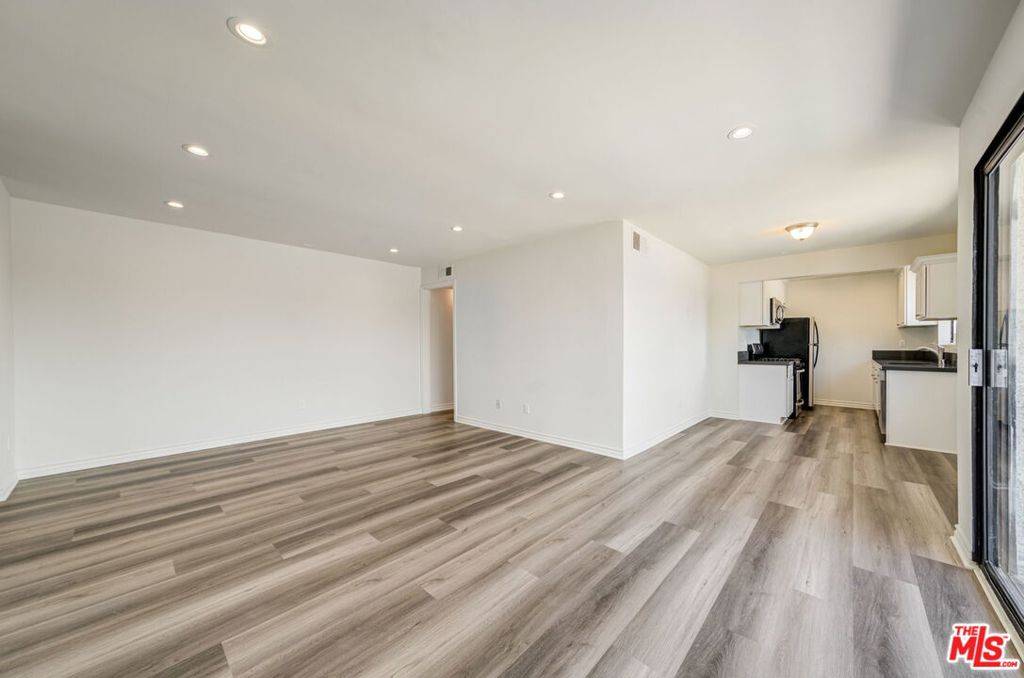 Van Nuys, CA 91406,7453 Haskell AVE #10