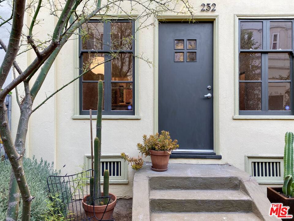 Los Angeles, CA 90026,232 Columbia PL