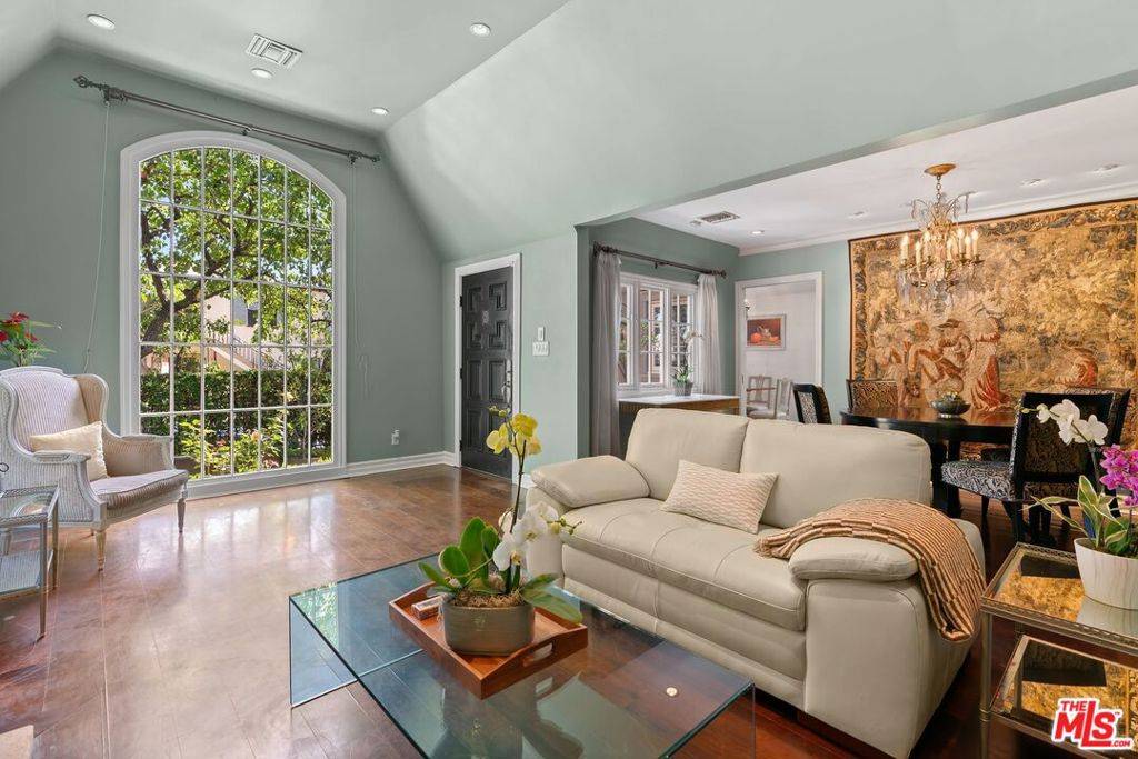 West Hollywood, CA 90069,9053 Elevado ST