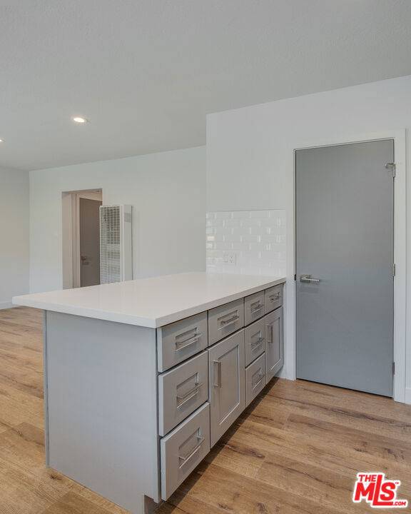 Los Angeles, CA 90066,4140 Grand View BLVD #6