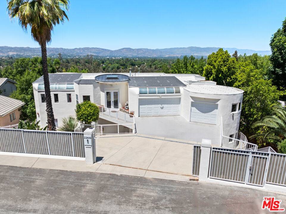 Woodland Hills, CA 91364,22449 Cass AVE