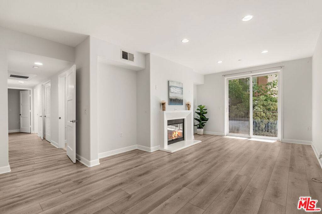 Sherman Oaks, CA 91401,14412 Killion ST #205