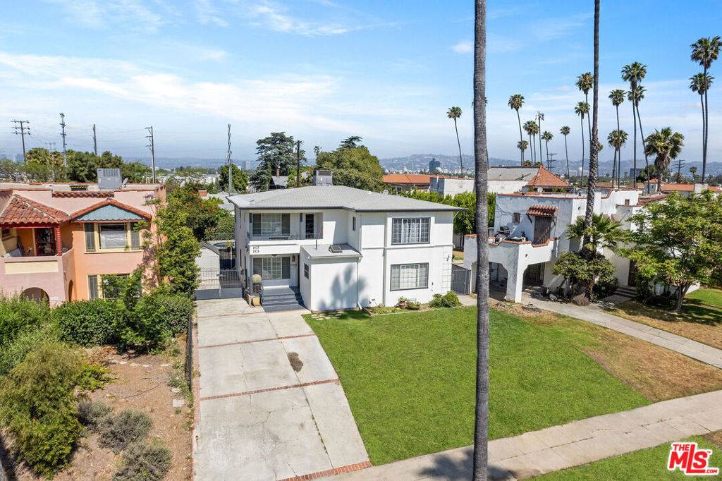 Los Angeles, CA 90019,1415 Nadeau DR